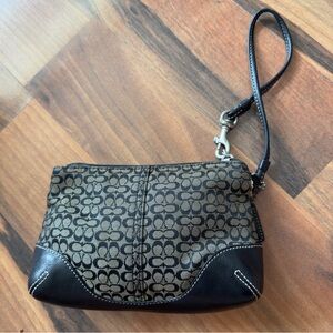 COACH Wristlet Classic Brown Leather Bottom and Strap Zipper Vintage pre-owned